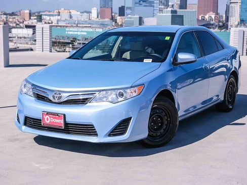 Used 2013 Toyota Camry LE FWD image 1