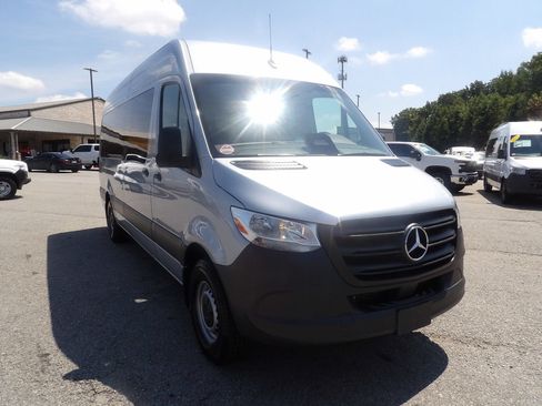 Used 2025 Mercedes-Benz Sprinter 2500 image 11