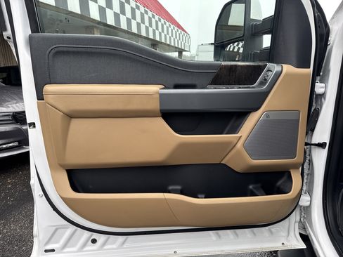 Used 2021 Ford F150 Lariat w/ Max Trailer Tow Package image 13