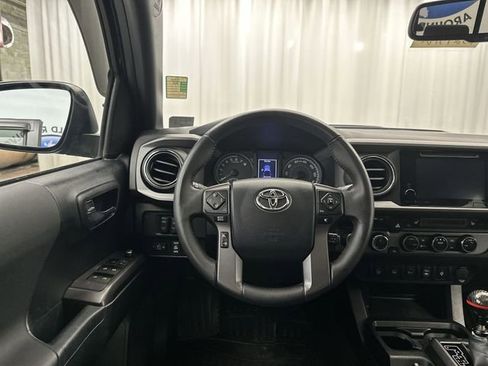 Used 2016 Toyota Tacoma TRD Sport w/ Premium & Technology Package AWD/4WD image 15