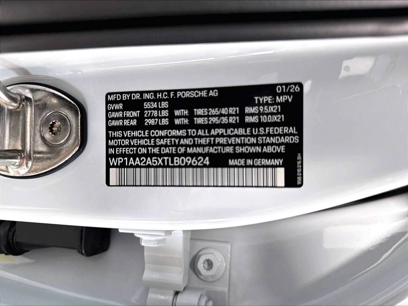 Used 2026 Porsche Macan AWD/4WD image 35