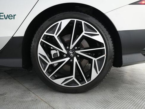 Used 2025 Hyundai Ioniq 6 SEL RWD image 9
