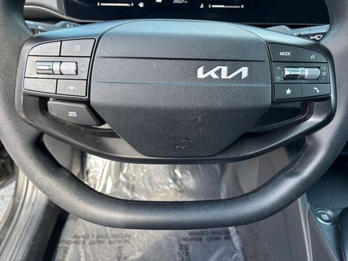 Used 2025 Kia K4 LXS image 30