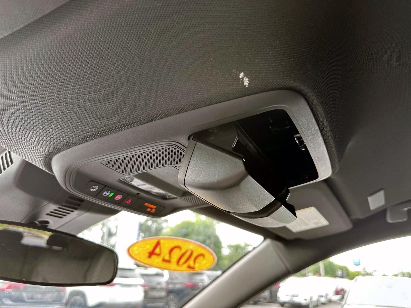 Used 2024 Chevrolet Traverse LT FWD image 28