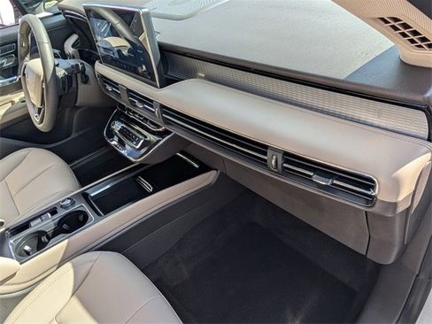 Used 2024 Lincoln Corsair FWD image 15