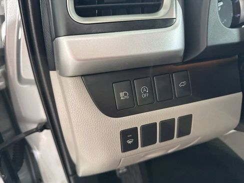 Used 2019 Toyota Highlander XLE image 24