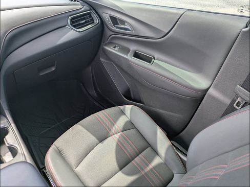 Certified 2023 Chevrolet Equinox RS FWD image 16