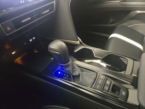 Used 2025 Toyota Camry SE image 23