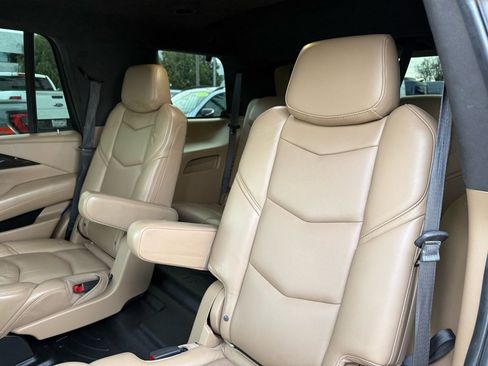 Used 2019 Cadillac Escalade Platinum image 14