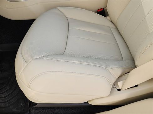 New 2026 Land Rover Range Rover SE image 17