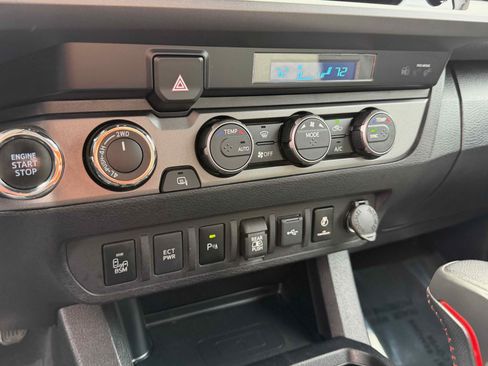 Used 2022 Toyota Tacoma TRD Off-Road image 22