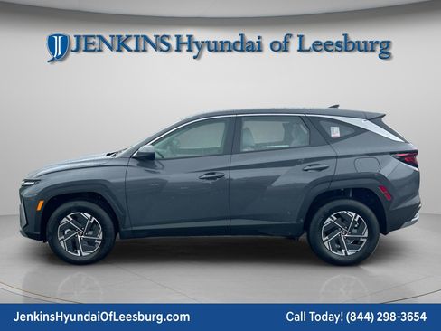 New 2026 Hyundai Tucson Blue SE image 11