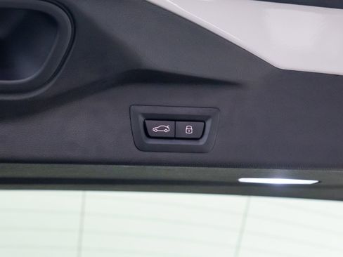 Used 2025 BMW X5 xDrive50e image 32