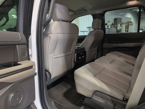 Used 2019 Ford Expedition XLT w/ Equipment Group 202A image 11