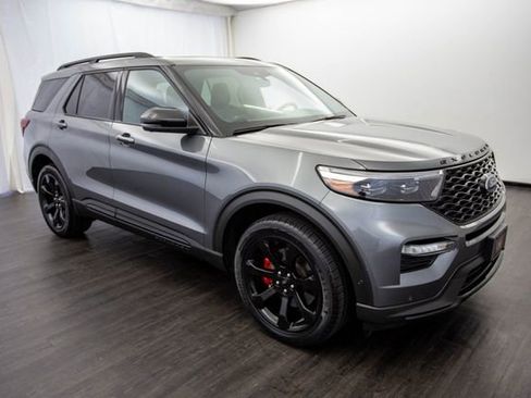 Used 2022 Ford Explorer ST image 2