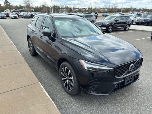 Used 2025 Volvo XC60 B5 Core image 2