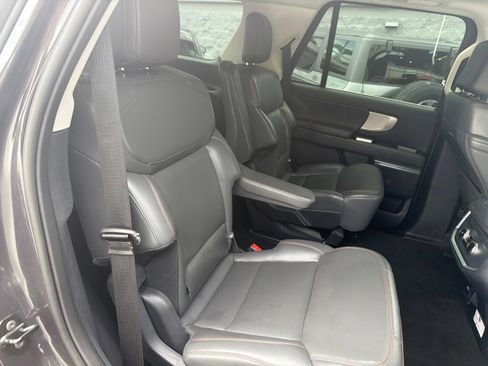Used 2025 Ford Expedition Active AWD/4WD image 11