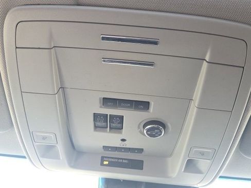 Used 2018 Chevrolet Suburban Premier image 34