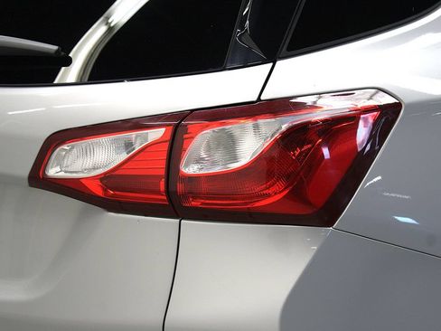 Used 2018 Chevrolet Equinox LT AWD/4WD image 38