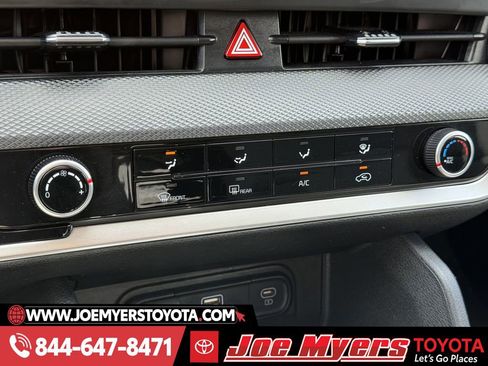 Used 2025 Kia Sportage LX image 19