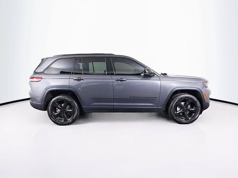 Used 2024 Jeep Grand Cherokee Altitude AWD/4WD image 12