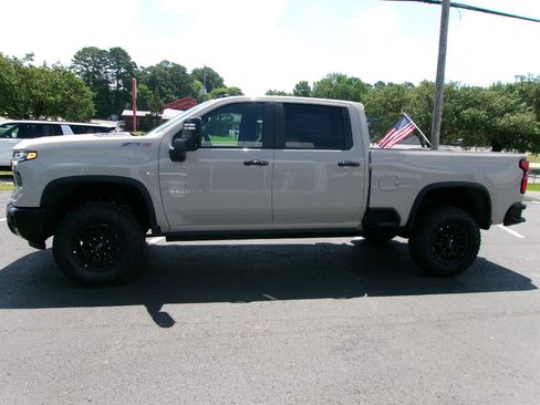 New 2026 Chevrolet Silverado 2500 ZR2 AWD/4WD image 8