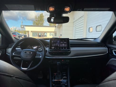 Used 2024 Jeep Compass Limited image 16