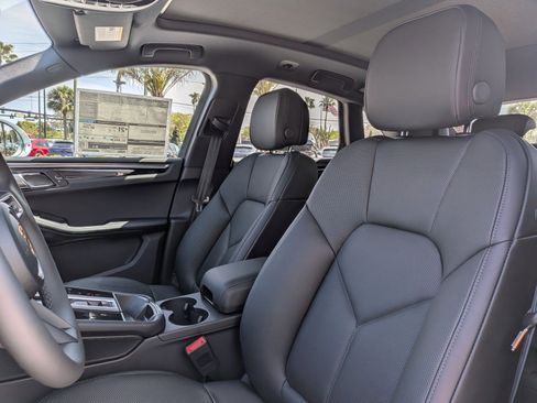 New 2026 Porsche Macan image 5
