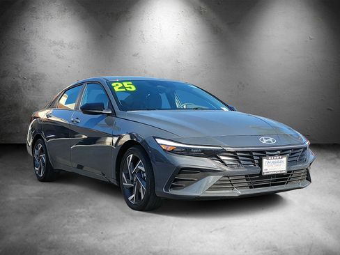 Certified 2025 Hyundai Elantra Sport FWD image 2