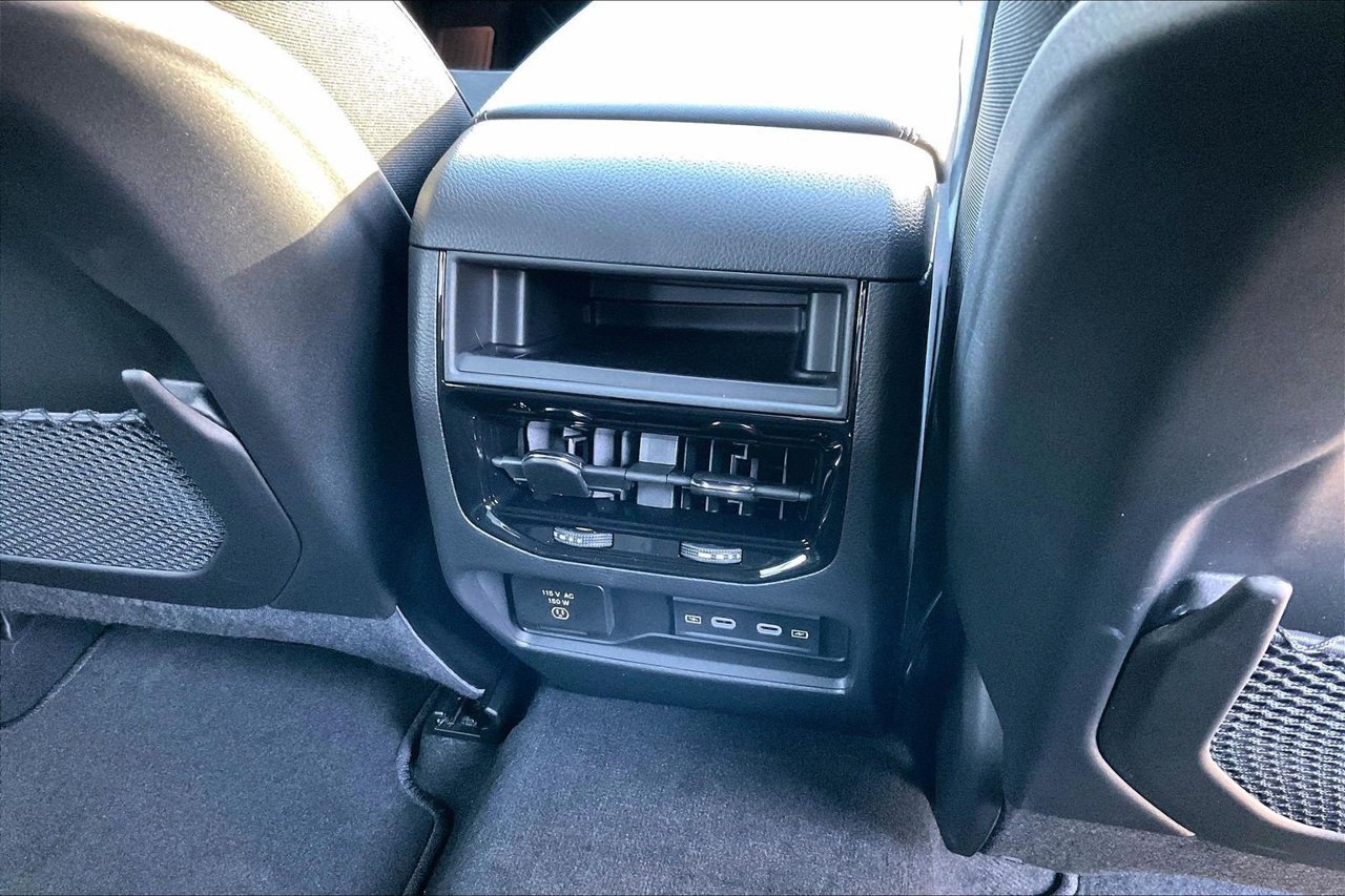 New 2027 Jeep Grand Cherokee Altitude RWD image 15