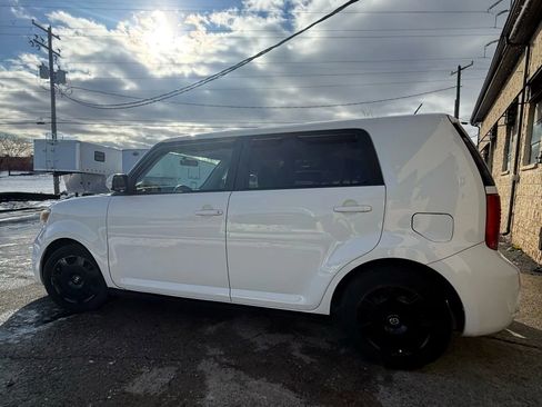 Used 2010 Scion xB image 9