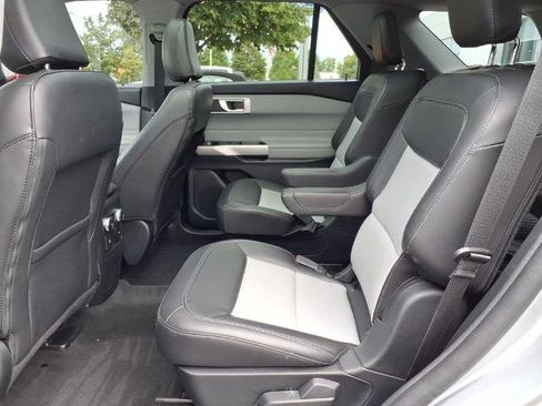 Certified 2022 Ford Explorer XLT w/ Equipment Group 202A AWD/4WD image 6