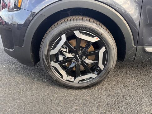 New 2025 Kia Telluride S image 9