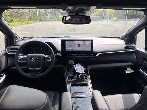 New 2026 Toyota Sienna XLE Woodland Edition AWD/4WD image 17