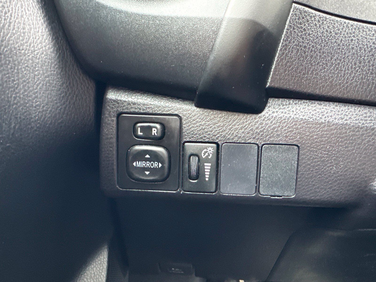 Used 2019 Toyota Corolla L w/ Body Protection Package FWD image 22