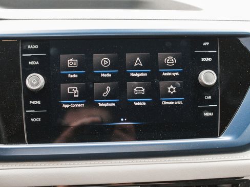 Used 2024 Volkswagen Taos SE FWD image 16