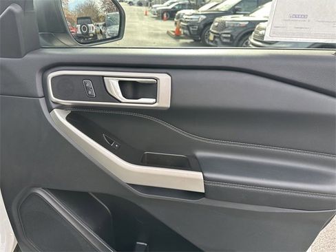 Certified 2022 Ford Explorer XLT image 34