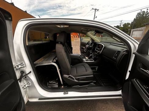 Used 2022 Chevrolet Colorado LT w/ Fleet Safety Package AWD/4WD image 19