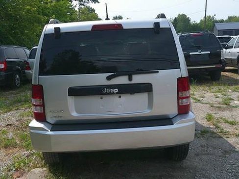 Used 2010 Jeep Liberty Sport w/ Popular Equipment Group AWD/4WD image 4