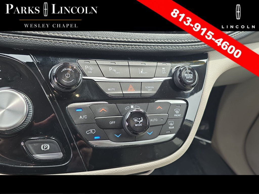 Used 2021 Chrysler Pacifica Touring-L w/ Uconnect Theater Family Group FWD image 23