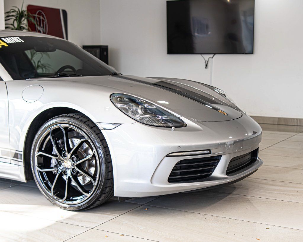 Used 2024 Porsche 718 Cayman RWD image 3