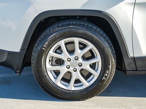 Used 2016 Jeep Cherokee Latitude w/ Safety/Convenience Group image 11