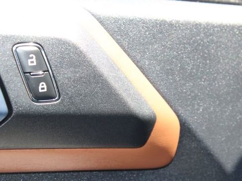 Used 2023 Ford Bronco Outer Banks w/ Sasquatch Package AWD/4WD image 11