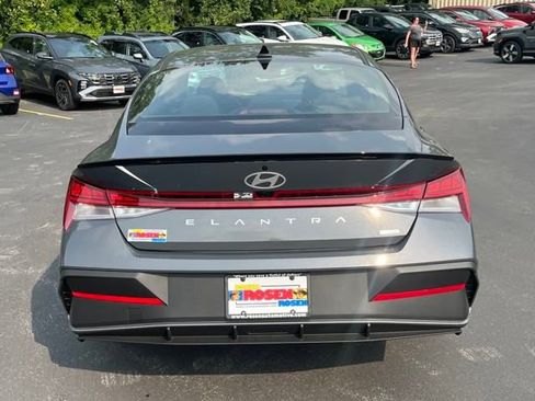 New 2025 Hyundai Elantra SEL image 4