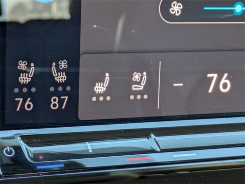 Used 2024 Volkswagen Atlas SE image 25