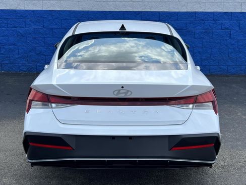 Used 2024 Hyundai Elantra SEL image 17