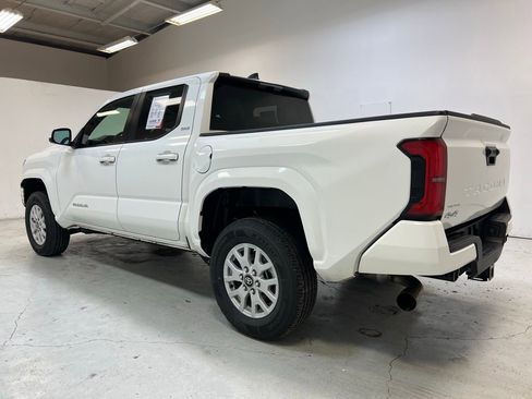 Used 2024 Toyota Tacoma SR5 AWD/4WD image 11