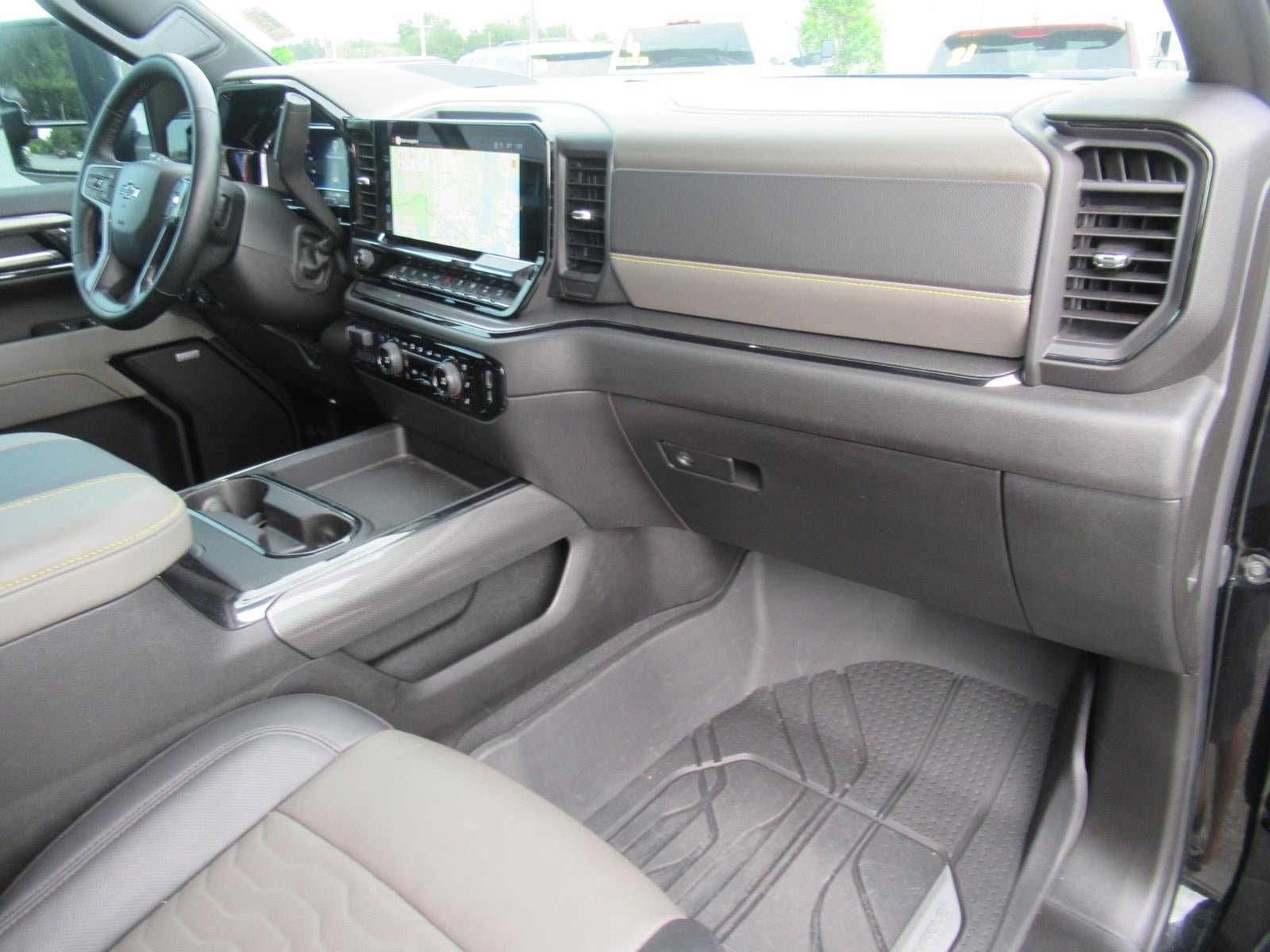 Used 2025 Chevrolet Silverado 2500 ZR2 w/ Technology Package AWD/4WD image 13