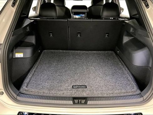 Used 2025 Volkswagen Tiguan SE R-Line AWD/4WD image 40