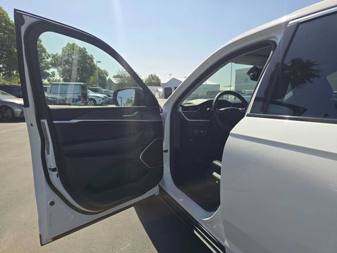 Used 2022 Jeep Grand Cherokee Limited RWD image 20